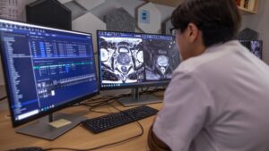 ge-healthcare-imaging-workstation-monitor-healthcare-professional